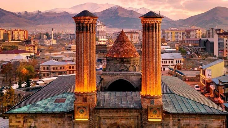 Madrasah Menara Kembar Seljuk di Erzurum Turki